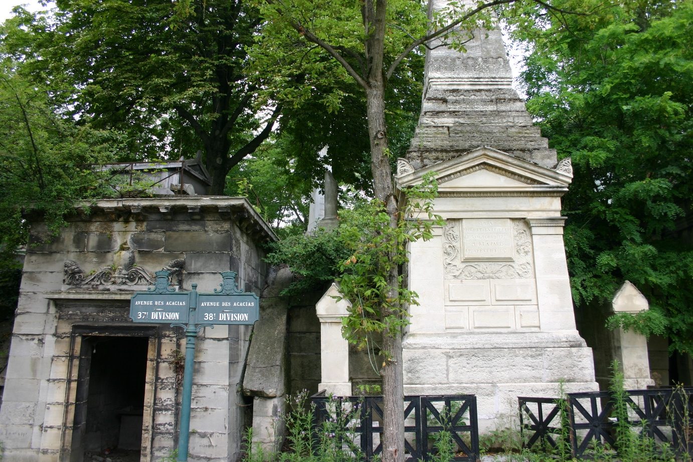 Guillaume Dupuytren's tomb, Pere Lachaise Cemetery, Paris (1).JPG